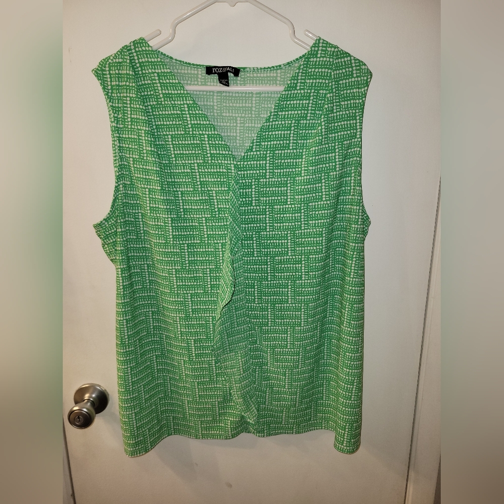 Roz & Ali Women's Plus Sleeveless Blouse in Green & White Print 2X